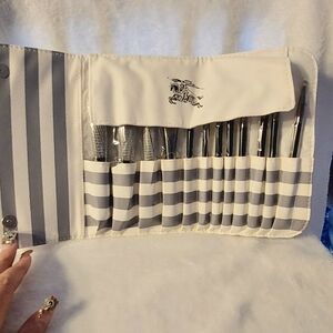 Makeup Brush Set Elegant White and Gray